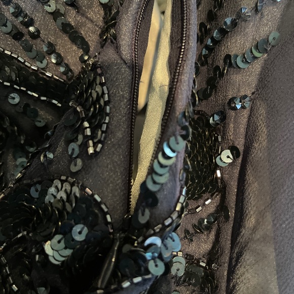 Navy sleeveless gown w sequins. Size 10 - Picture 3 of 9